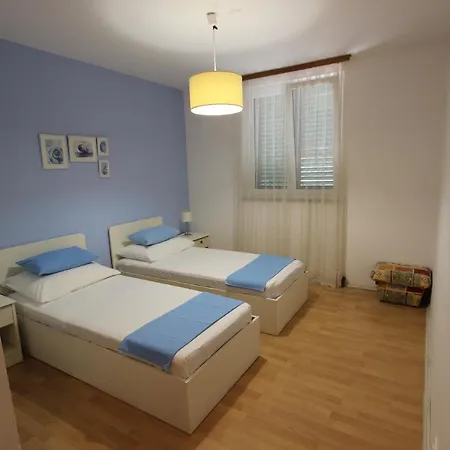Apartments Chiara Lumbarda Exterior photo