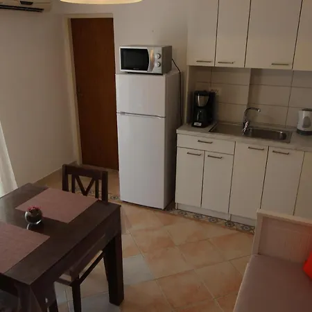 Apartments Chiara Lumbarda Exterior photo