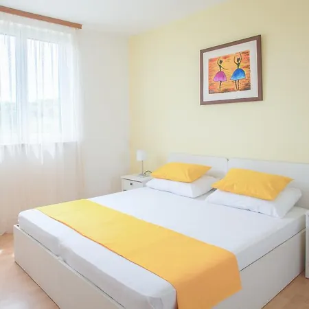 Apartments Chiara Lumbarda Exterior photo