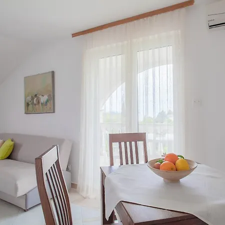Apartments Chiara Lumbarda Exterior photo