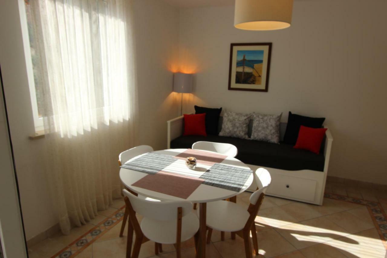 Pansion And Chiara Apartment
