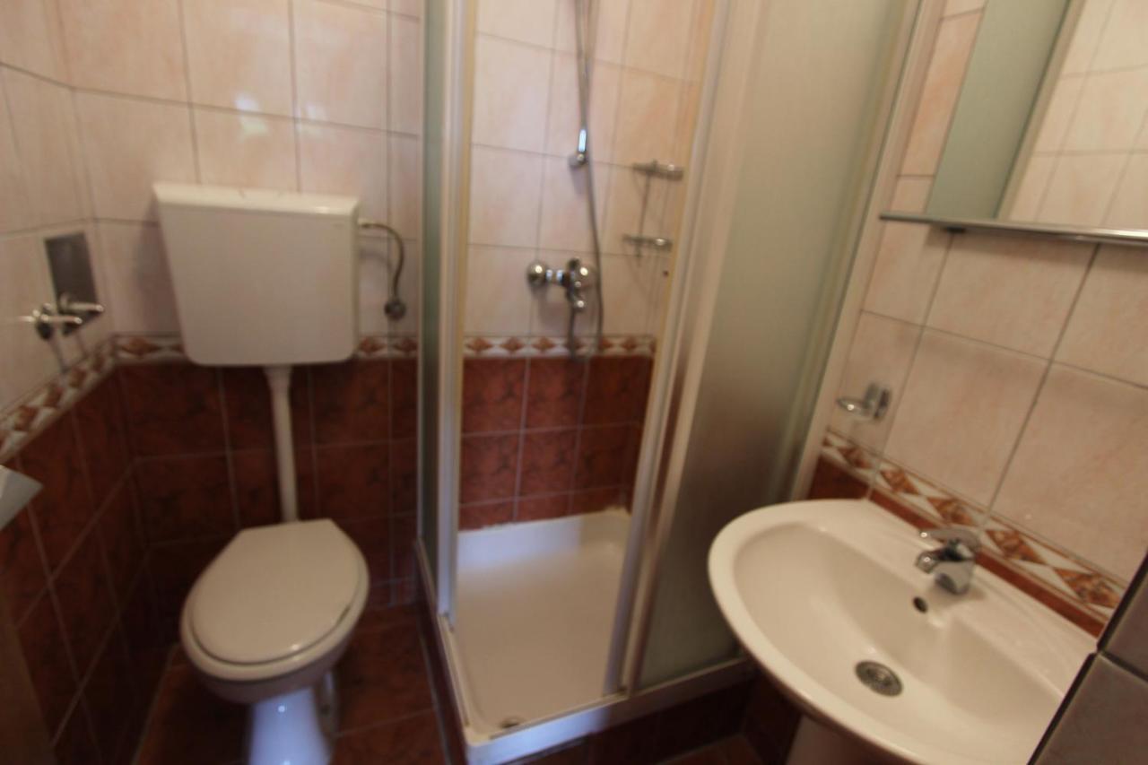 Pansion And Chiara Apartment