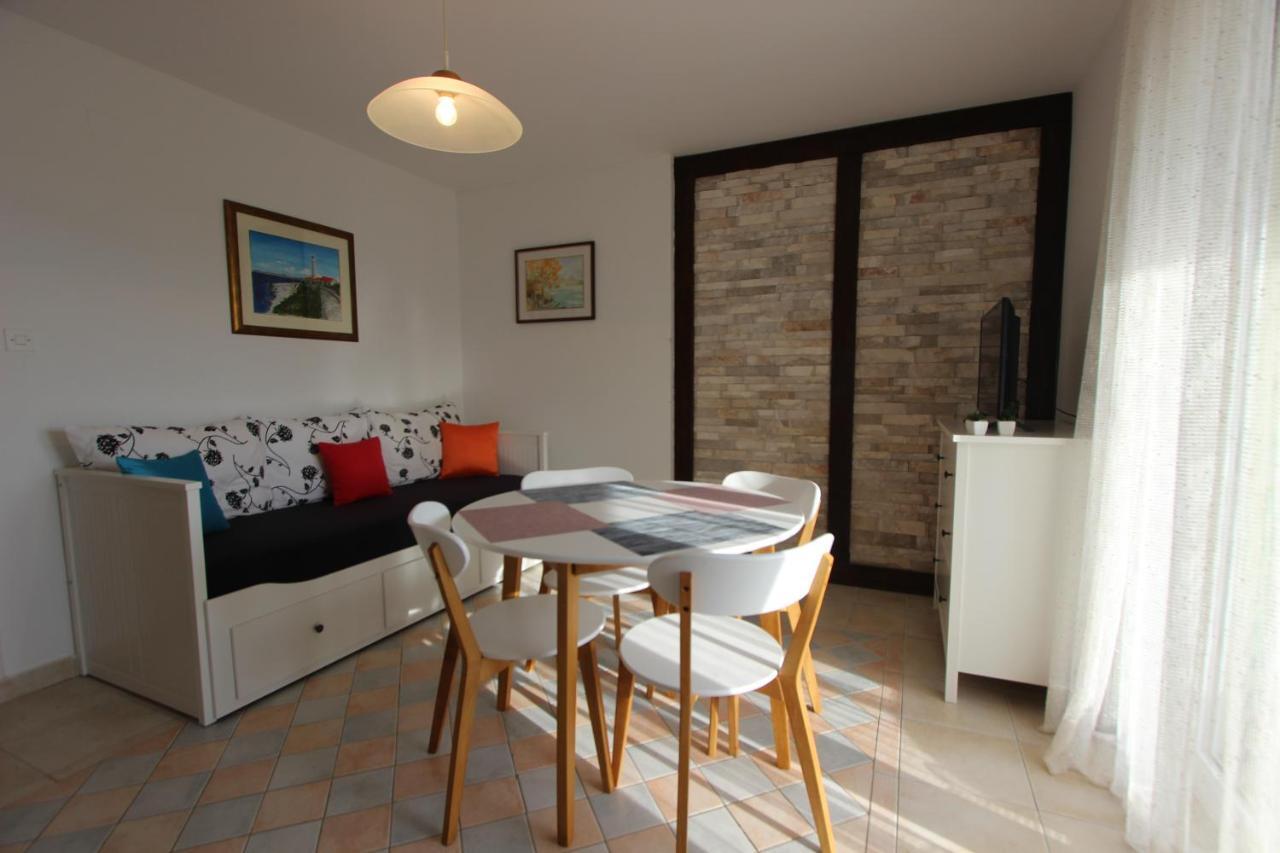Pansion And Chiara Apartment *